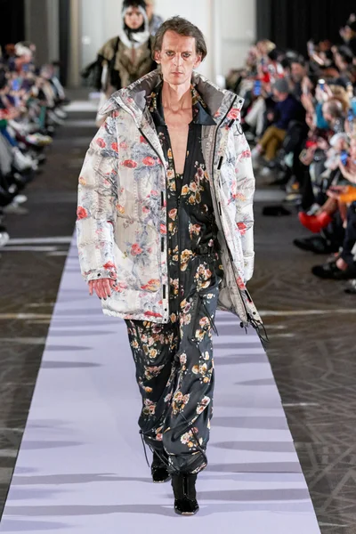 Look 16